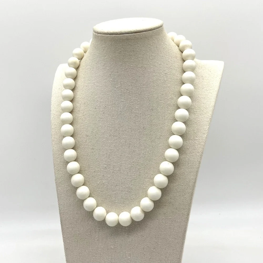 Vintage White Round Bead Necklace Gold Tone Floral Flower Clasp 22 Inch Strand
